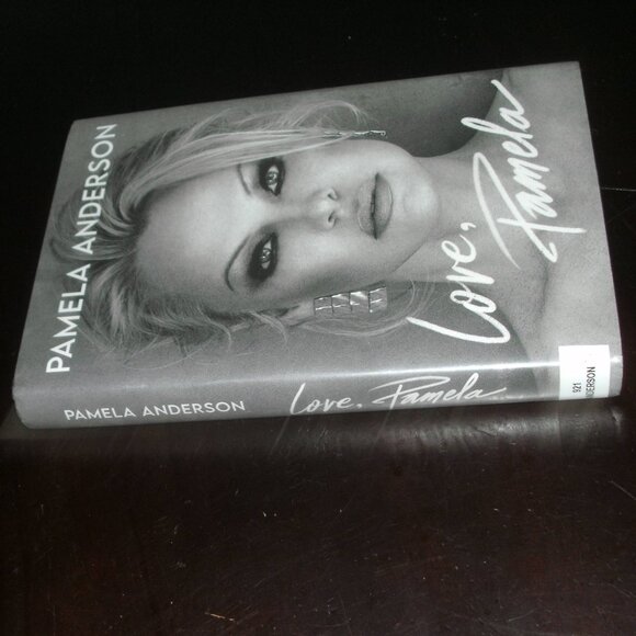 Love, Pamela ~ A Memoir ~ 1st Edition ~ 2023 ~ Hardcover Book ~ Pamela Anderson - Picture 3 of 3